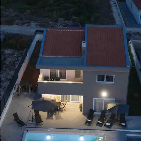 Carmen Debeljak Villa