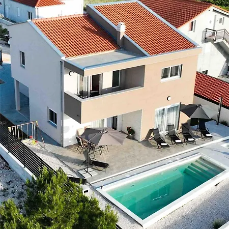 Willa Villa Carmen-Heated Pool- Near Zadar *