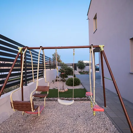 Villa Carmen-Heated Pool- Near Zadar *