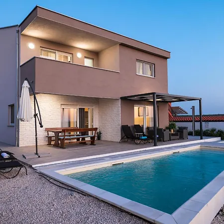 Villa Carmen-Heated Pool- Near Zadar * Podvrsje