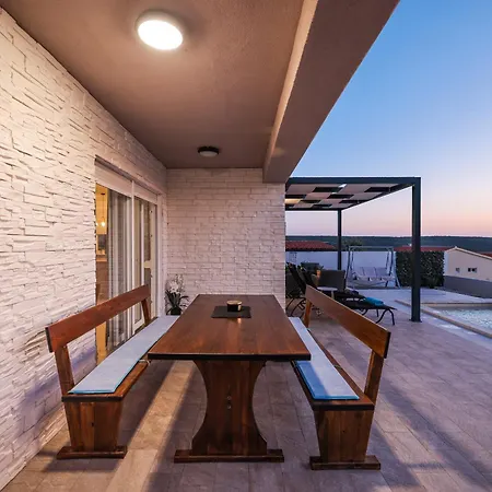 Villa Carmen-Heated Pool- Near Zadar