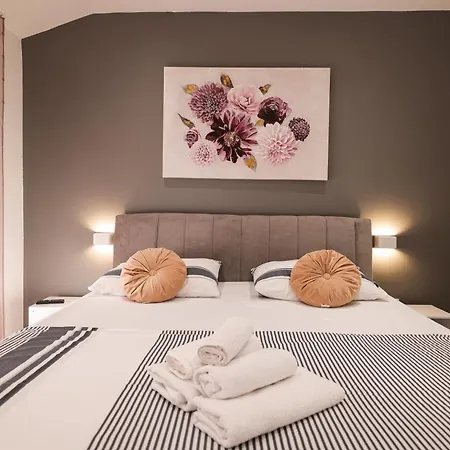 Villa Carmen-Heated Pool- Near Zadar *