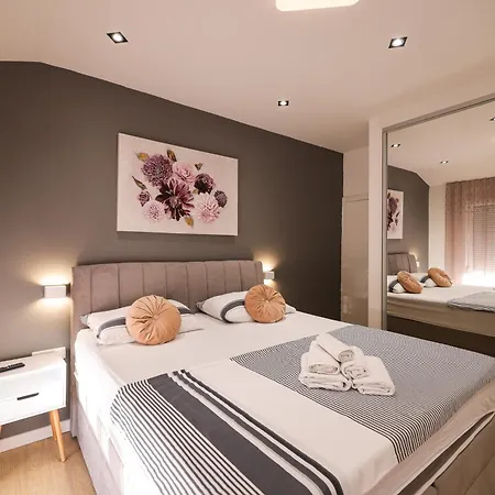 Villa Carmen-Heated Pool- Near Zadar