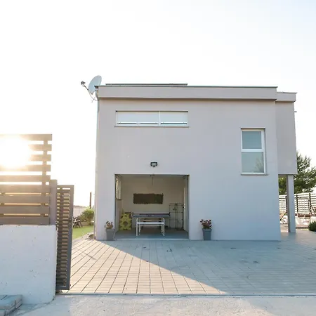 Villa Carmen-Heated Pool- Near Zadar Вилла Podvrsje