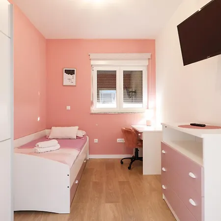 Villa Carmen-Heated Pool- Near Zadar *